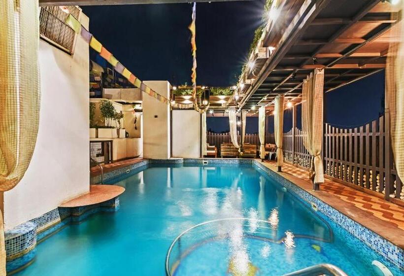 Отель Royal Empire