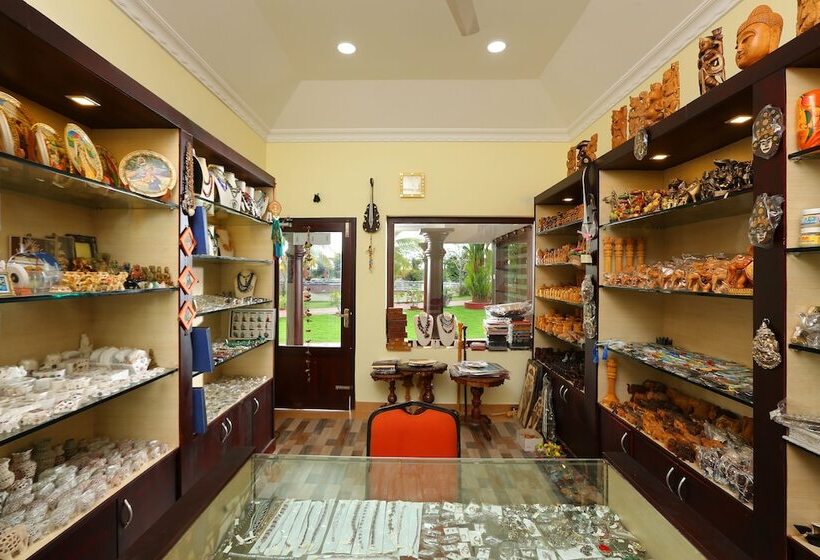 فندق Sterling Lake Palace Alleppey