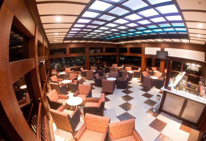 فندق Sterling Lake Palace Alleppey