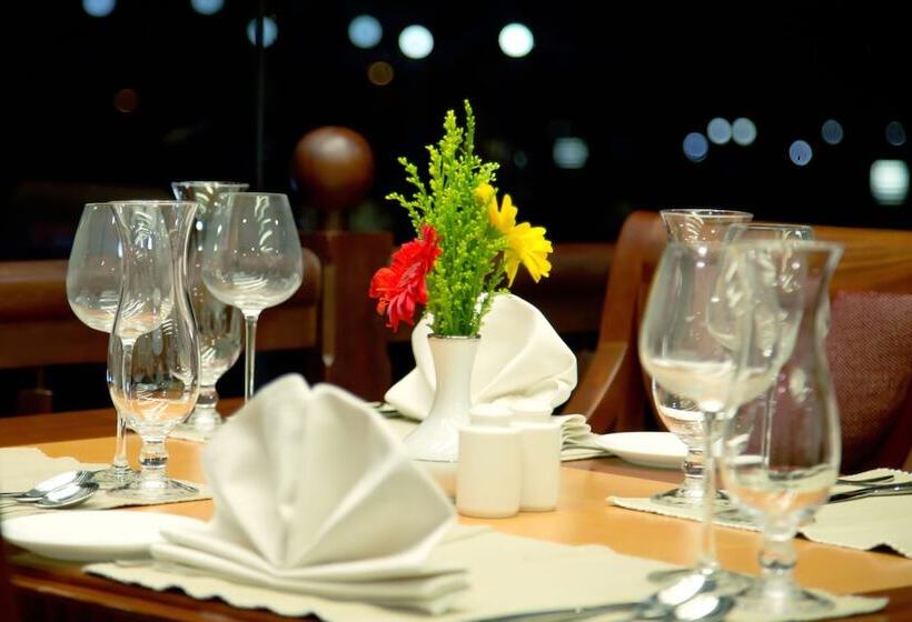 فندق Sterling Lake Palace Alleppey