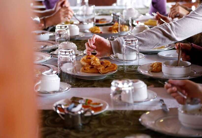 فندق Sterling Lake Palace Alleppey