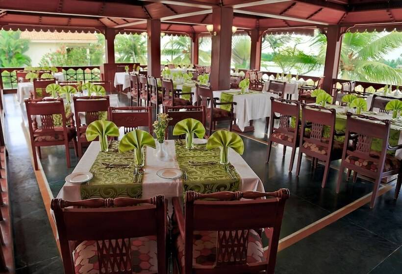 فندق Sterling Lake Palace Alleppey