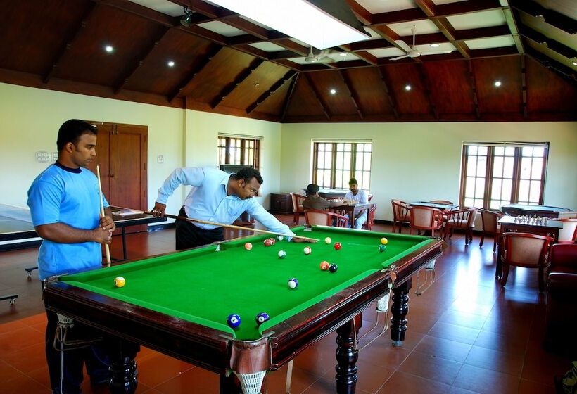 فندق Sterling Lake Palace Alleppey