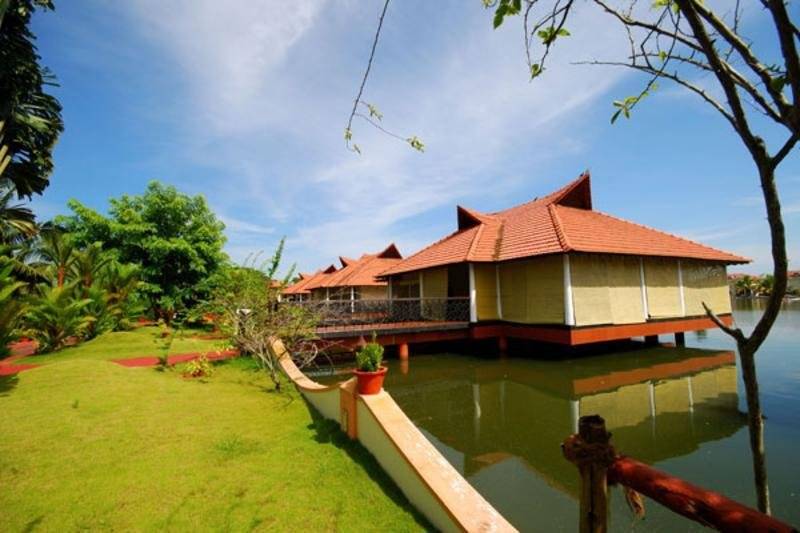 فندق Sterling Lake Palace Alleppey