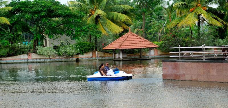 فندق Sterling Lake Palace Alleppey