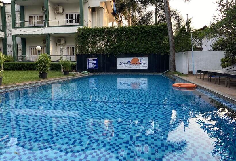 Отель Summerville Beach Resort