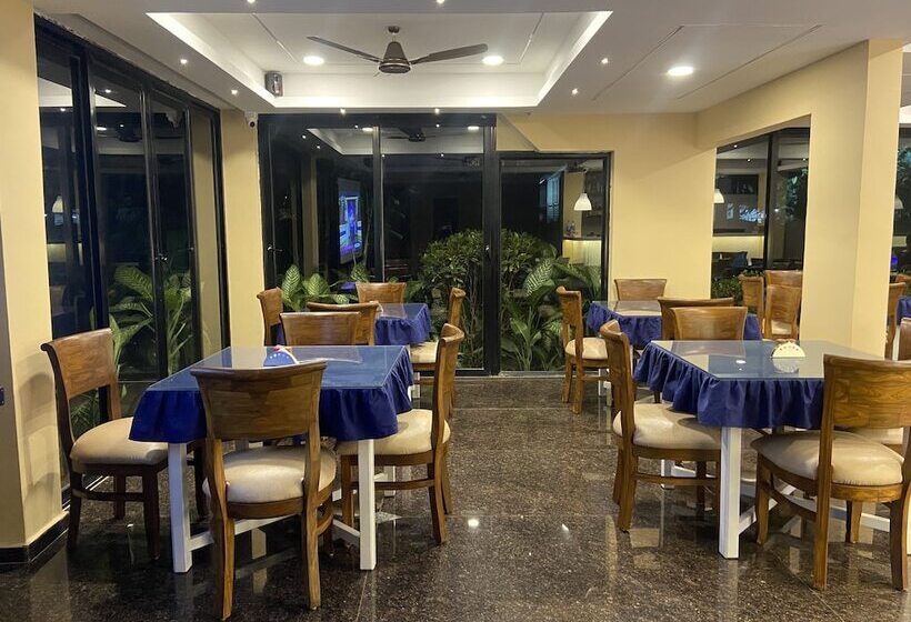 Отель Summerville Beach Resort