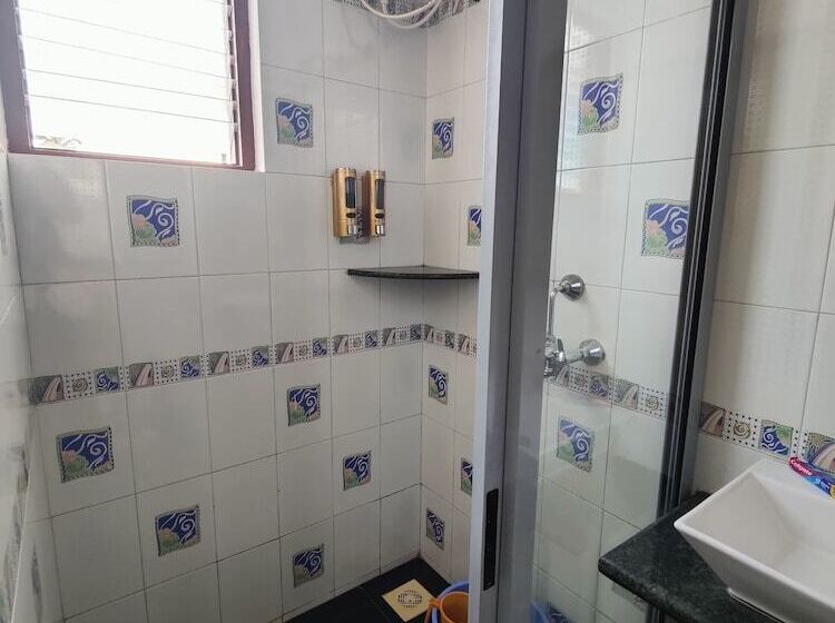 Отель Summerville Beach Resort