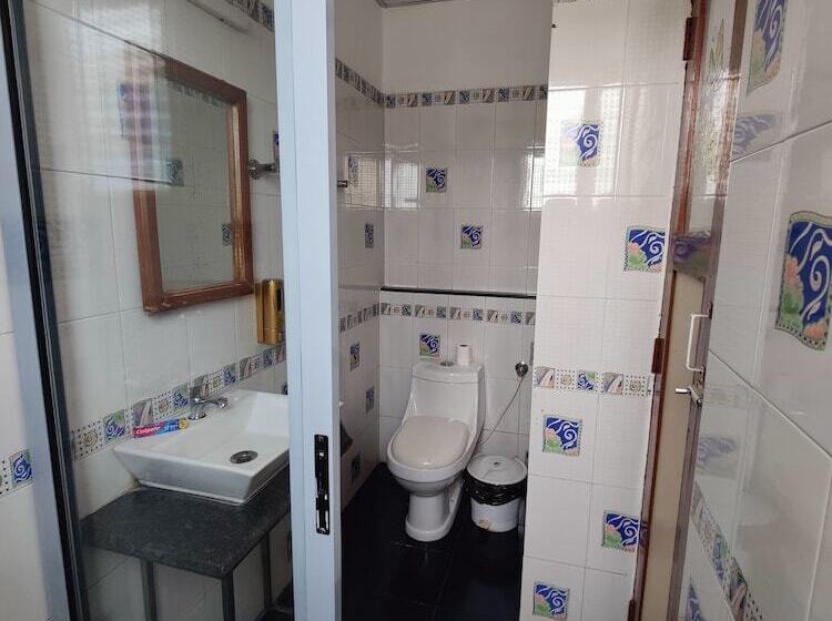 Отель Summerville Beach Resort