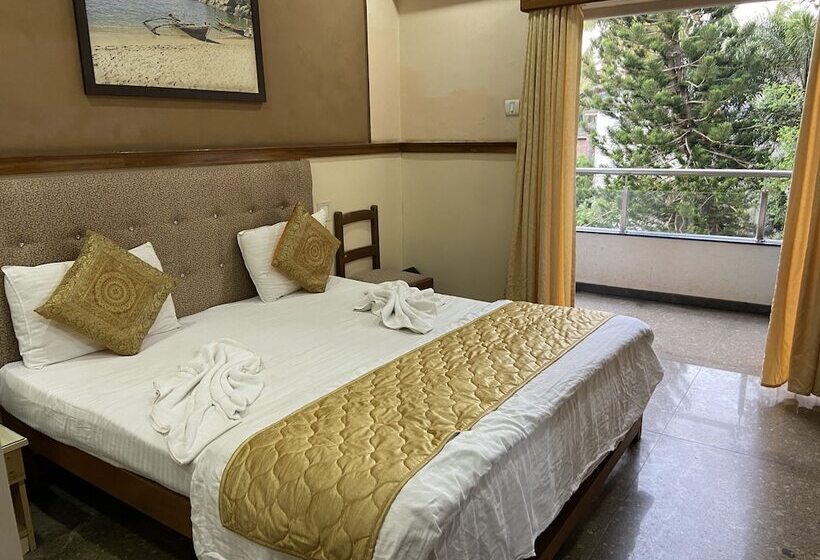 Отель Summerville Beach Resort