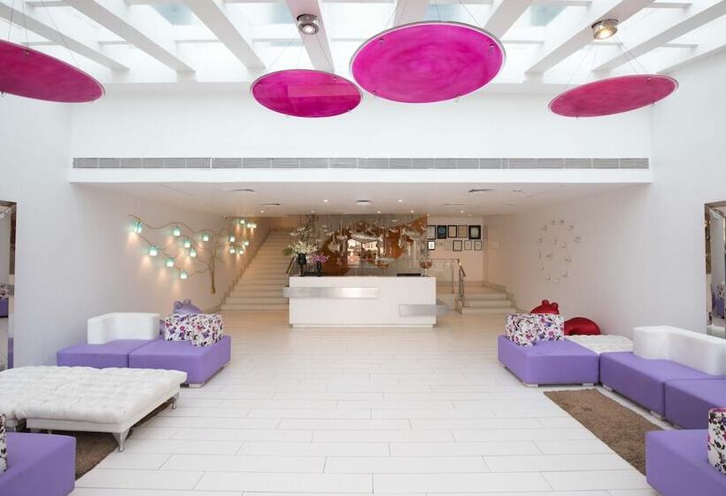 ホテル The Park Calangute Goa