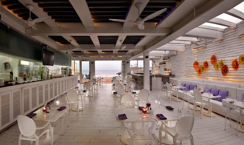 ホテル The Park Calangute Goa