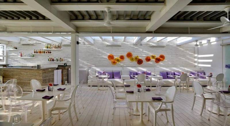 ホテル The Park Calangute Goa