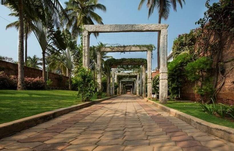 Отель The Windflower Resorts And Spa