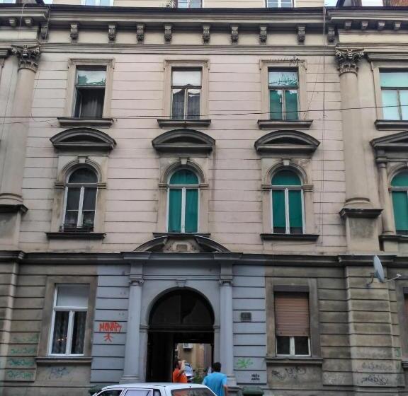 פנסיון Centar Guesthouse