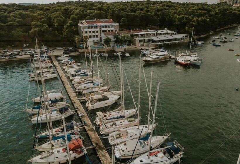 Ribarska Koliba Resort