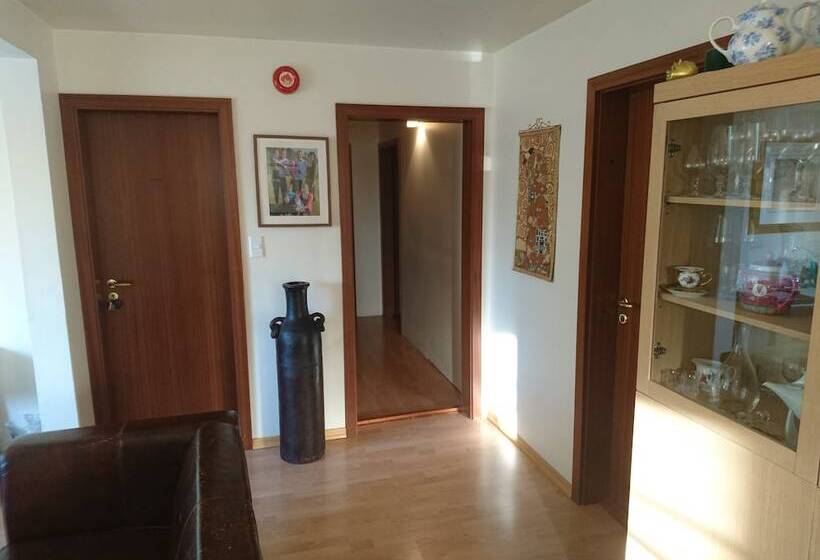 تختخواب و صبحانه Alba Guesthouse