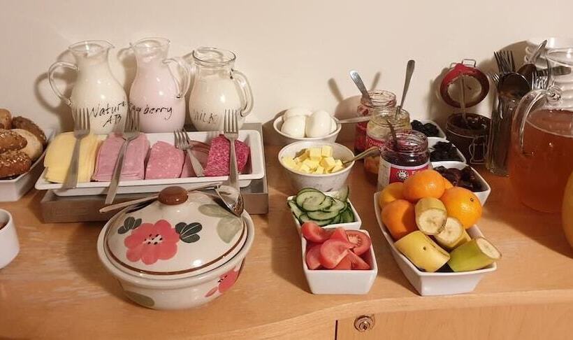 تختخواب و صبحانه Alba Guesthouse