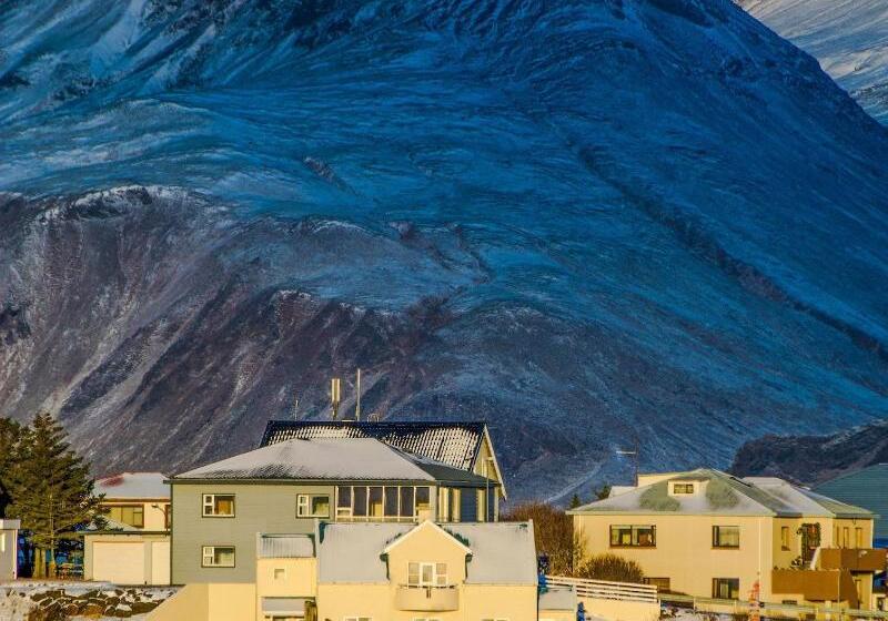 تختخواب و صبحانه Guesthouse Hvammur