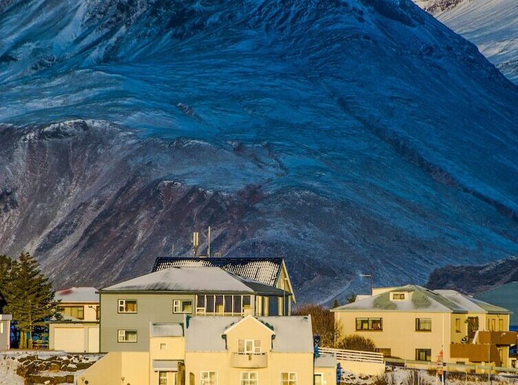 تختخواب و صبحانه Guesthouse Hvammur