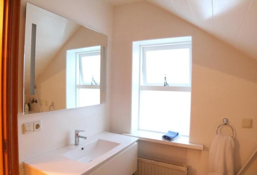 تختخواب و صبحانه Guesthouse Hvammur