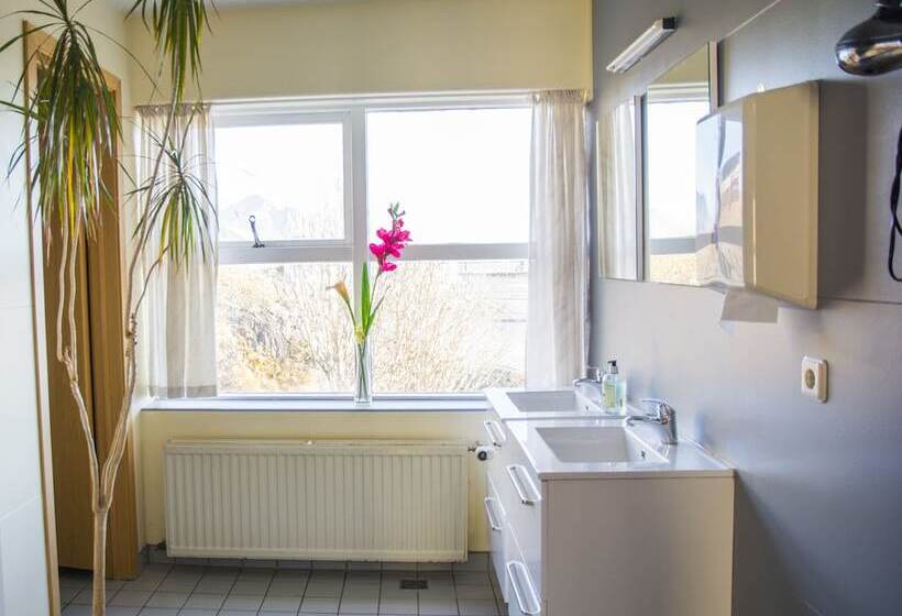 تختخواب و صبحانه Guesthouse Hvammur