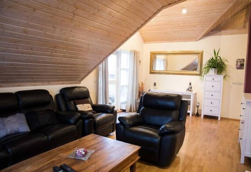 تختخواب و صبحانه Guesthouse Hvammur