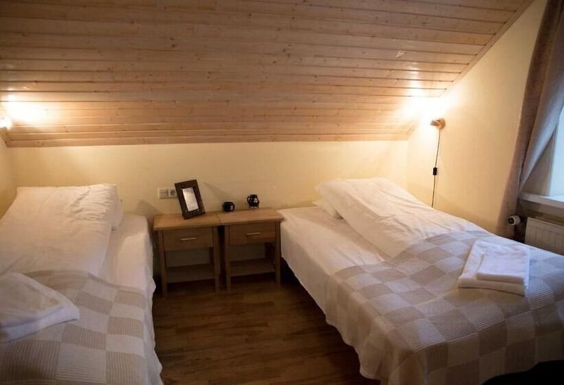 تختخواب و صبحانه Guesthouse Hvammur