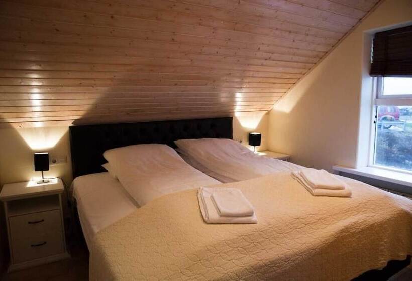تختخواب و صبحانه Guesthouse Hvammur