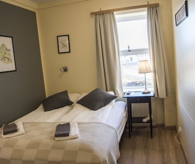 تختخواب و صبحانه Guesthouse Hvammur