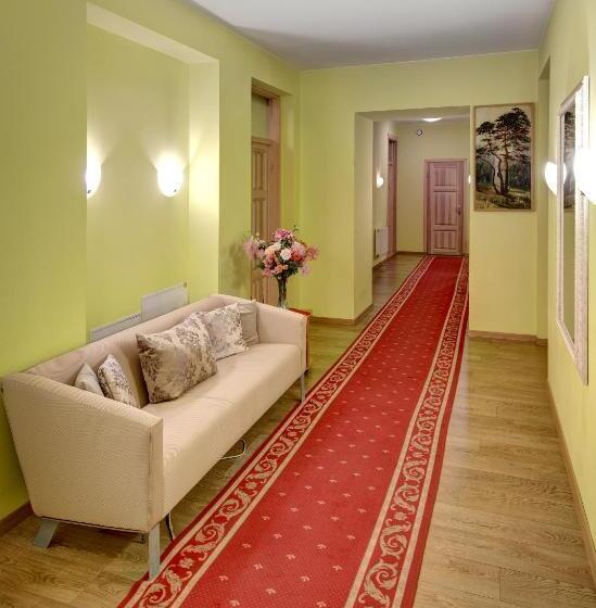 تختخواب و صبحانه In Astra