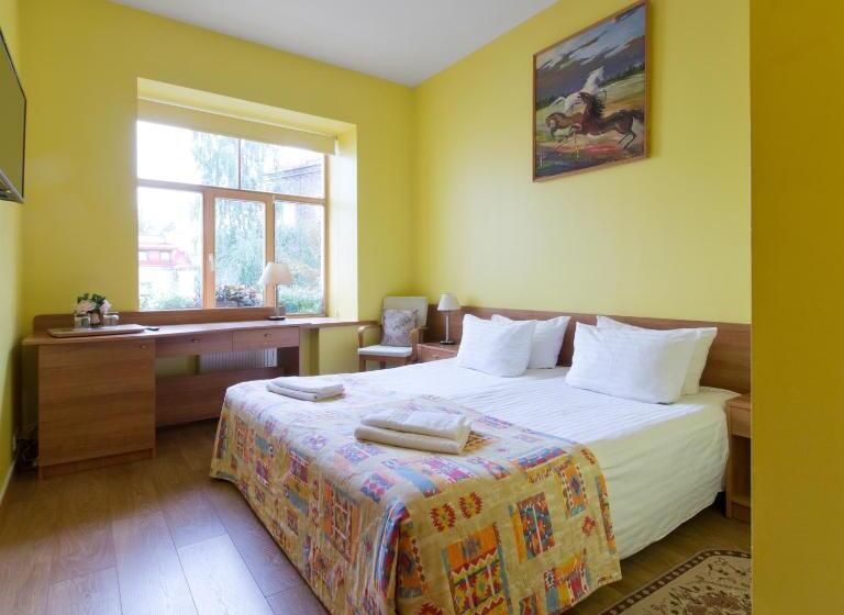 تختخواب و صبحانه In Astra