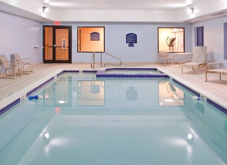 Holiday Inn Express Hotel & Suites Cleveland Richfield, An Ihg