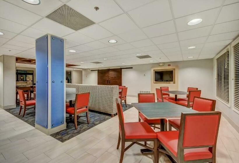 فندق Holiday Inn Express & Suites Greenville Airport, An Ihg