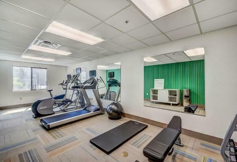 فندق Holiday Inn Express & Suites Greenville Airport, An Ihg