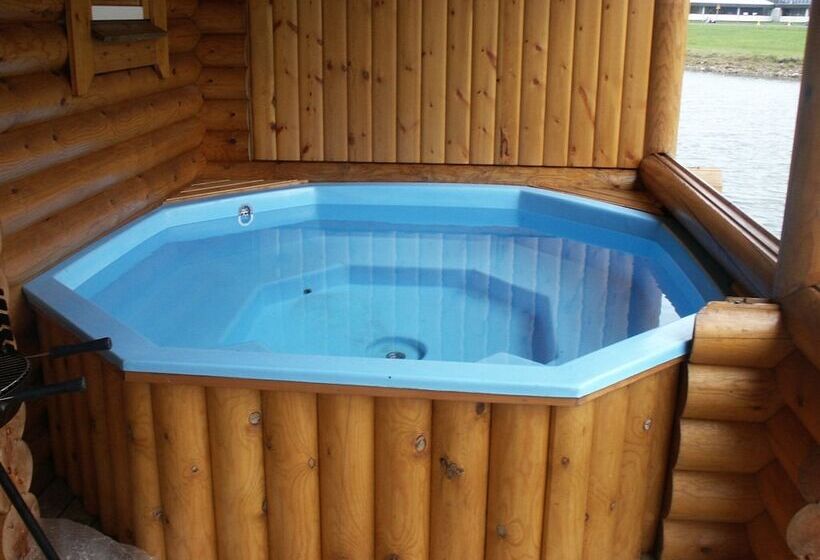 هتل Brimnes Cabins