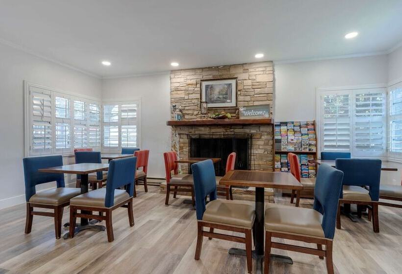 בית מלון כפרי Comfort Inn Carmel By The Sea