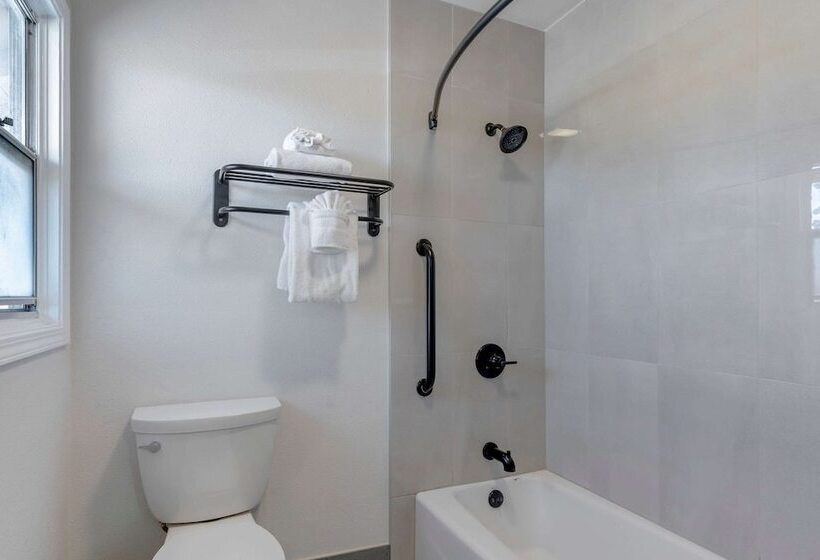 ホテル Comfort Inn Carmel By The Sea