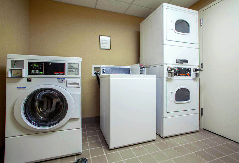 בית מלון כפרי Comfort Inn Kansas City Airport