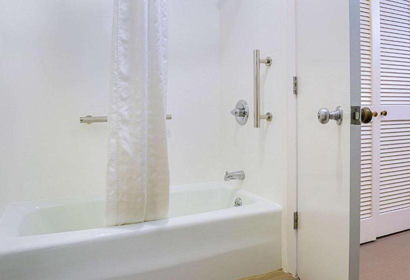 فندق Comfort Inn Monterey Peninsula Airport