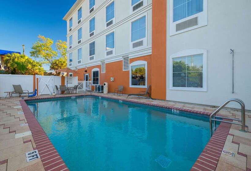 فندق Comfort Inn & Suites Maingate South