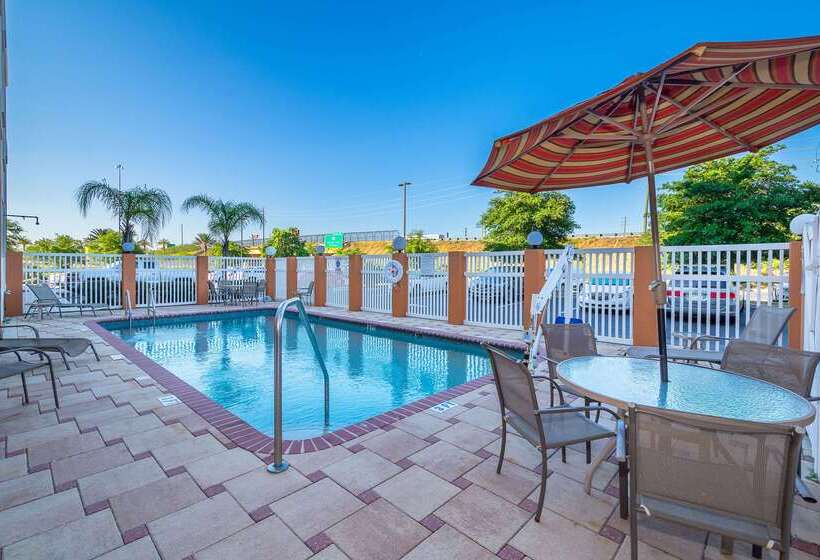 فندق Comfort Inn & Suites Maingate South