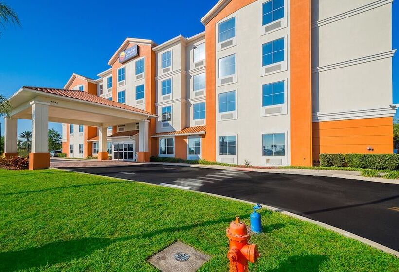 فندق Comfort Inn & Suites Maingate South