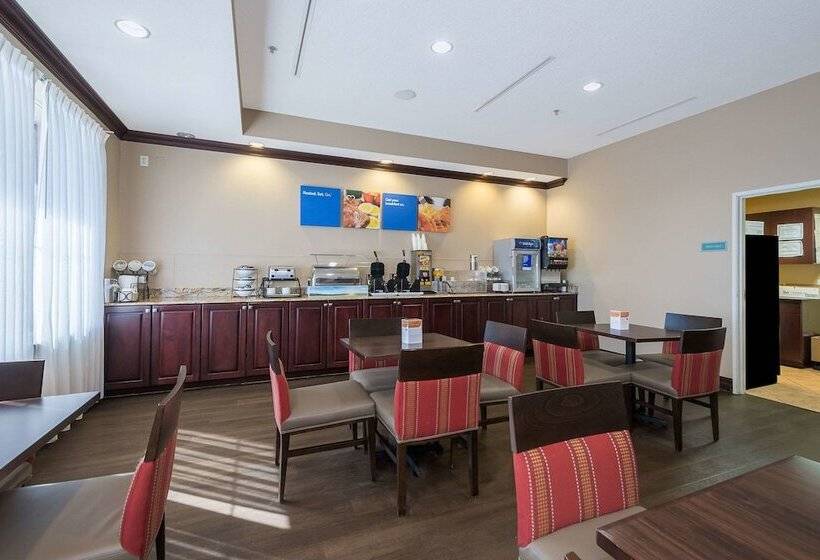 فندق Comfort Inn & Suites Maingate South