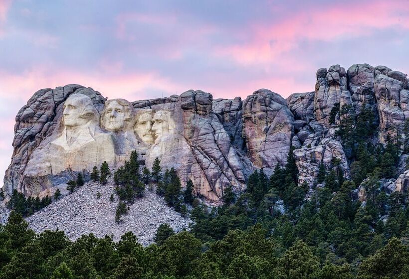 هتل Comfort Inn & Suites Mt. Rushmore