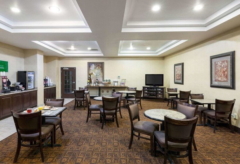 בית מלון כפרי Comfort Inn & Suites Regional Medical Center