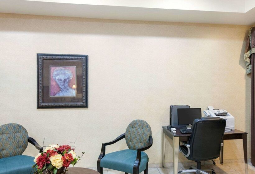 בית מלון כפרי Comfort Inn & Suites Regional Medical Center