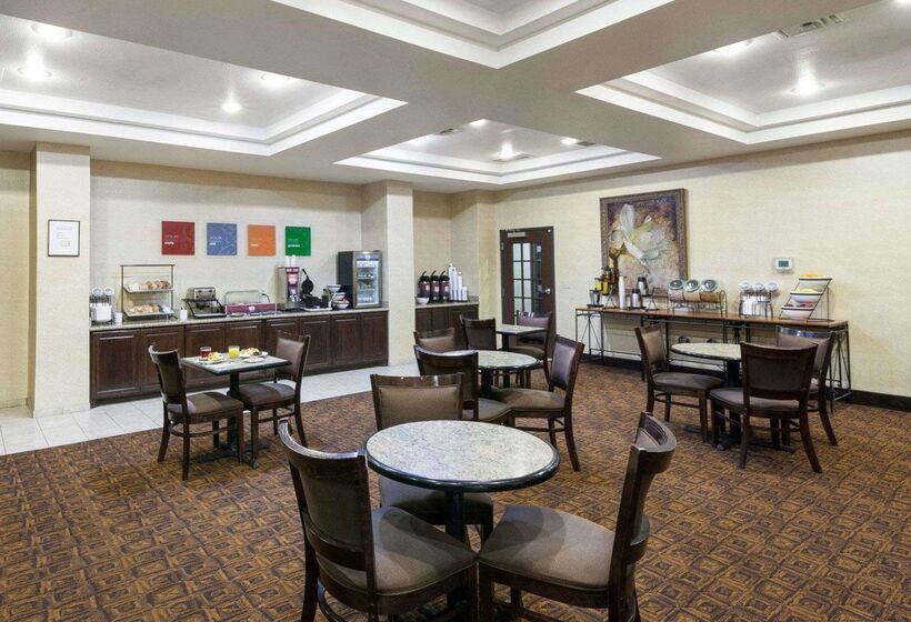 בית מלון כפרי Comfort Inn & Suites Regional Medical Center