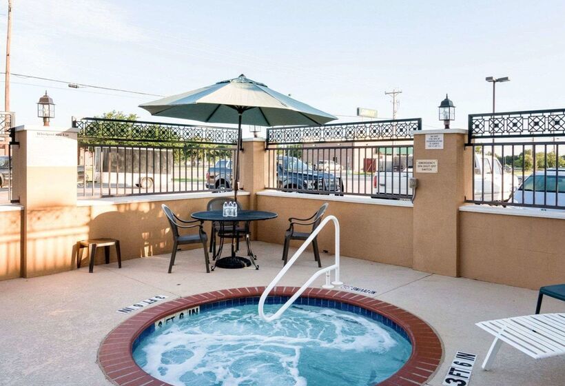 בית מלון כפרי Comfort Inn & Suites Regional Medical Center