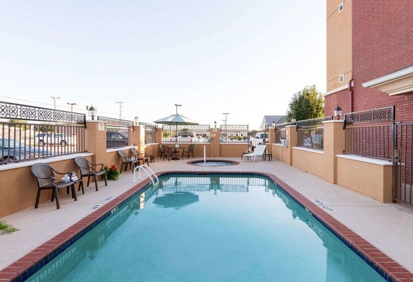 בית מלון כפרי Comfort Inn & Suites Regional Medical Center